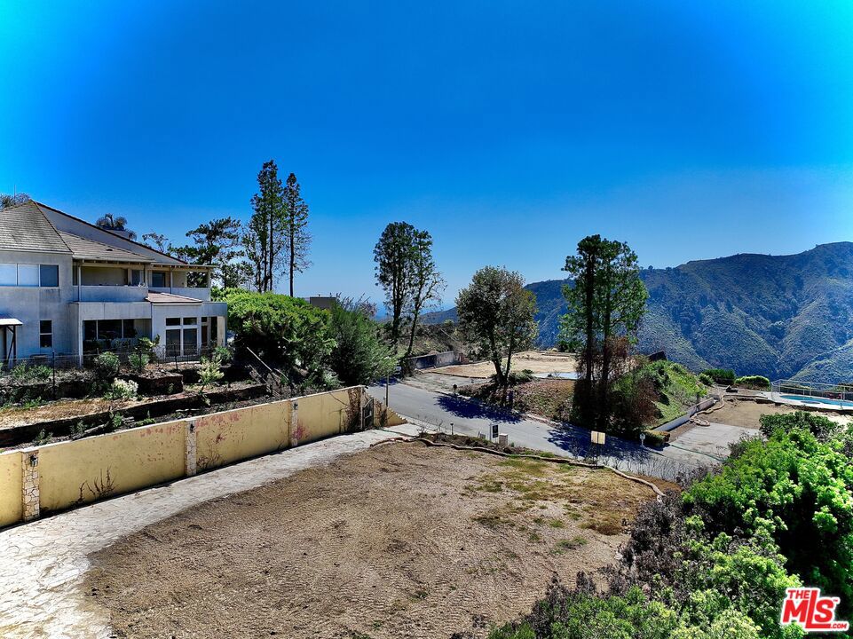 main property photo 14