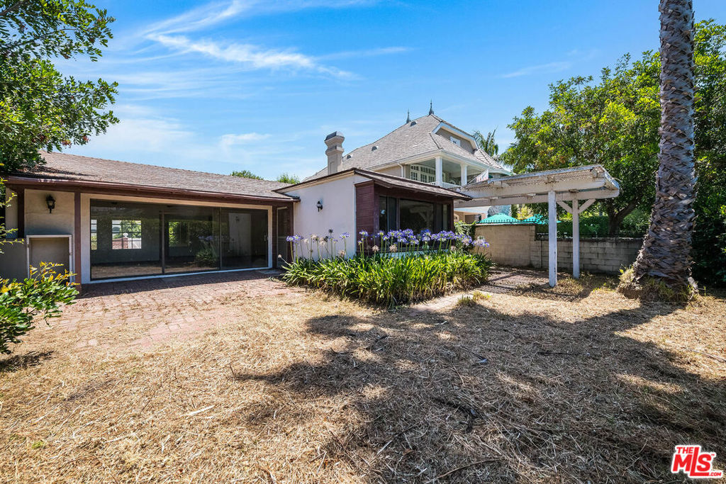 main property photo 9