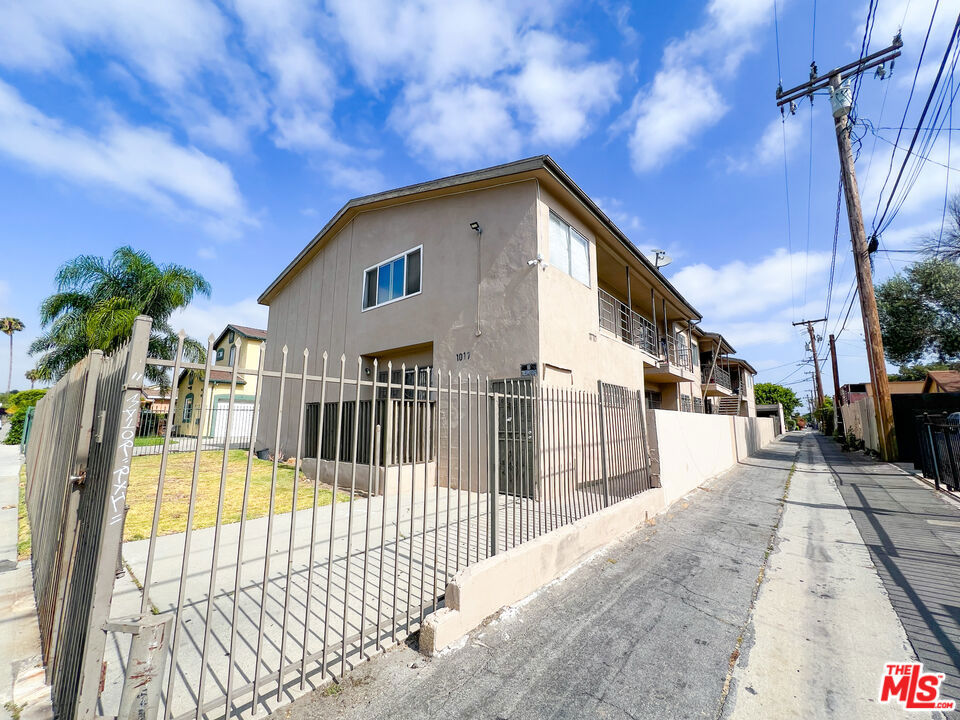 main property photo 11