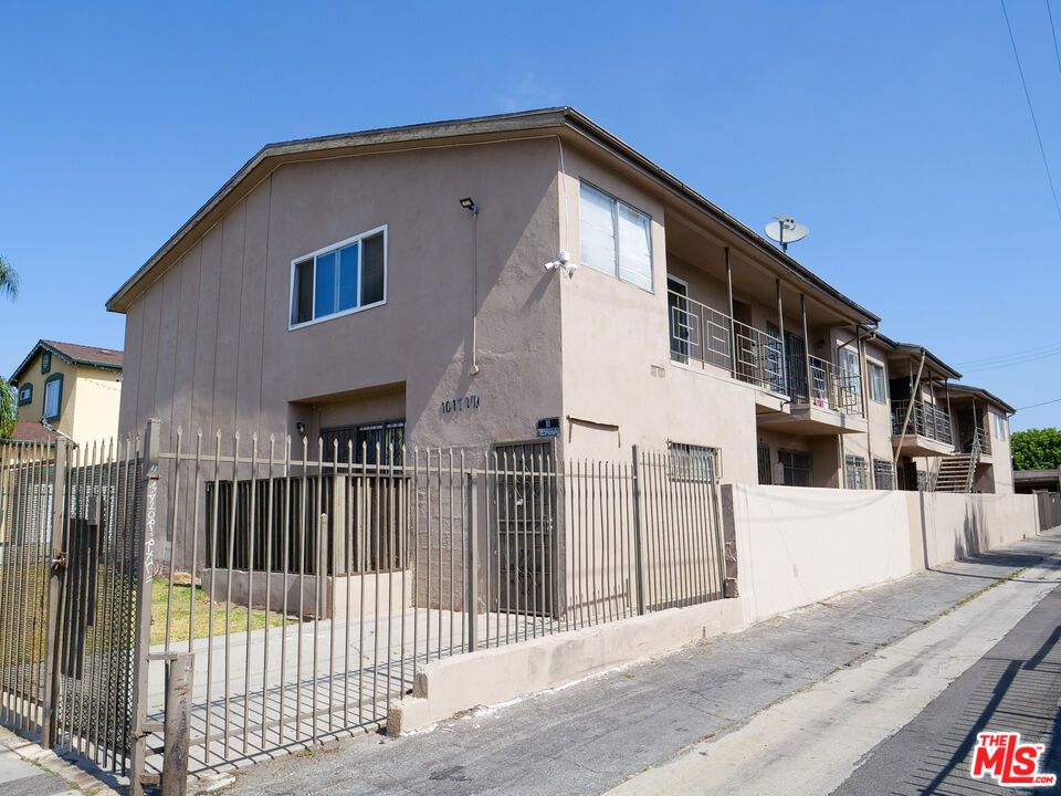main property photo 28