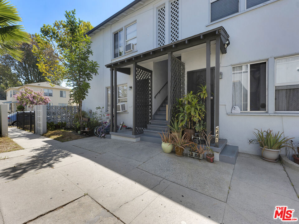 main property photo 9