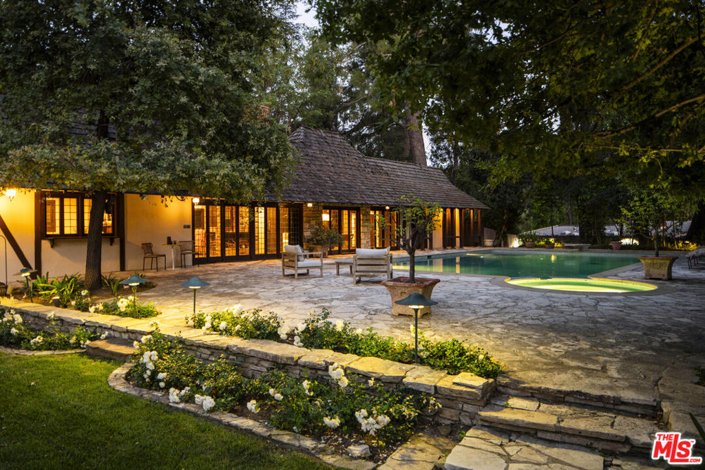main property photo 50