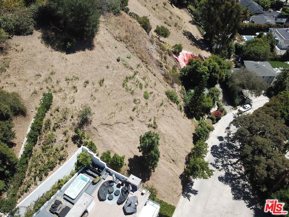 main property photo 11
