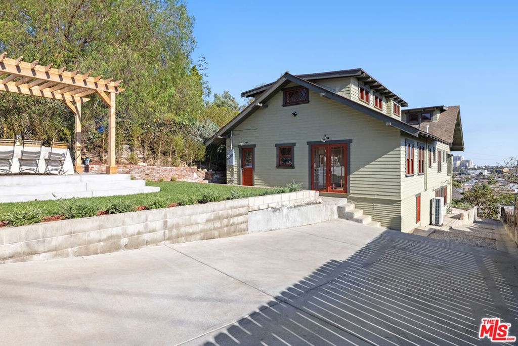main property photo 45