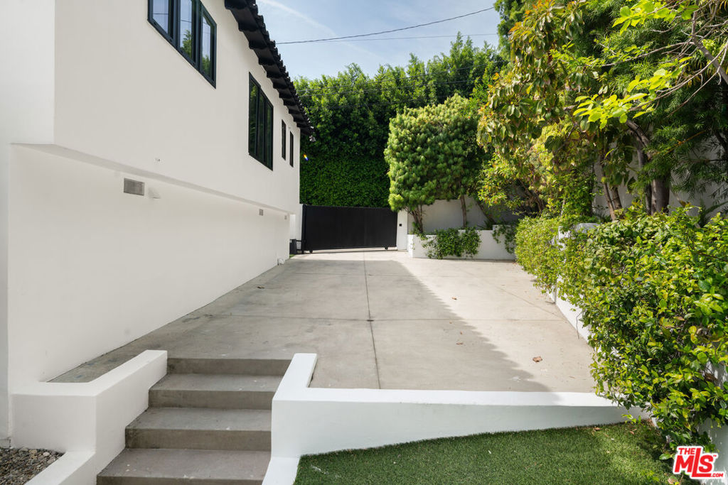 main property photo 60