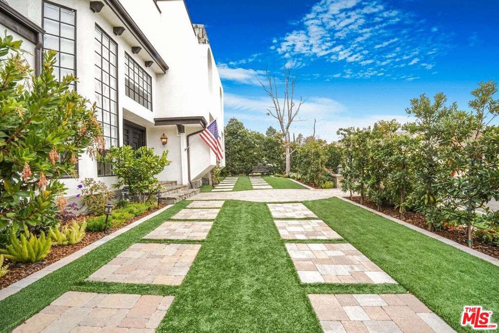 main property photo 11