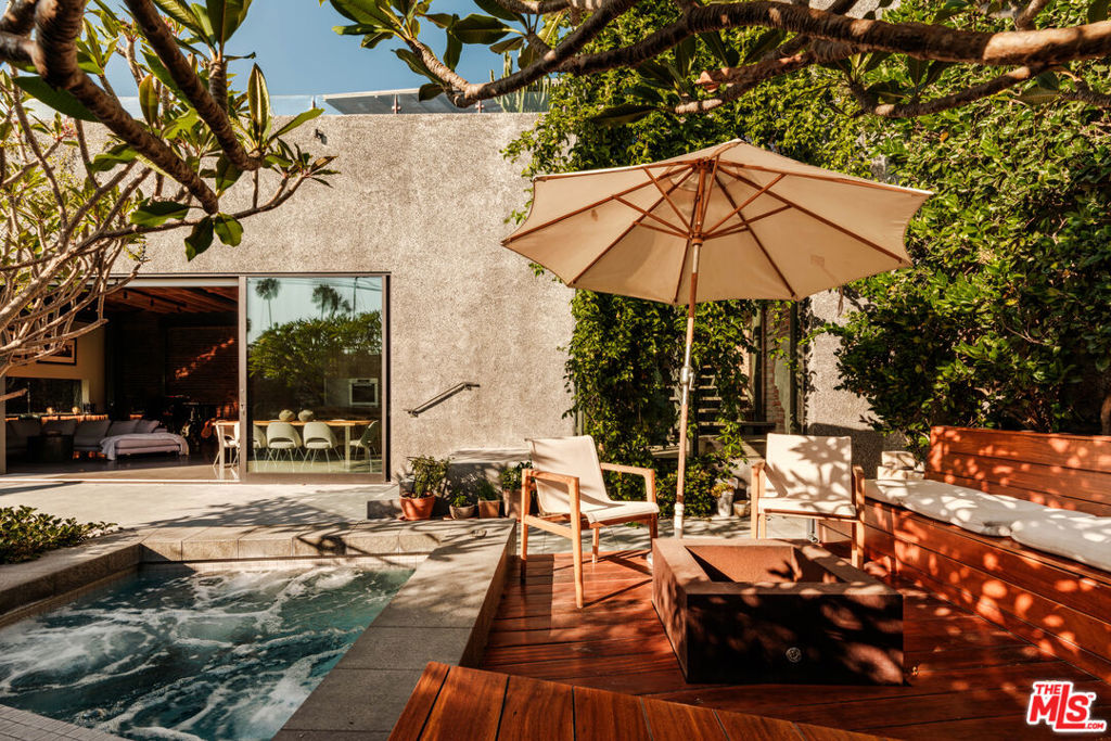 main property photo 23