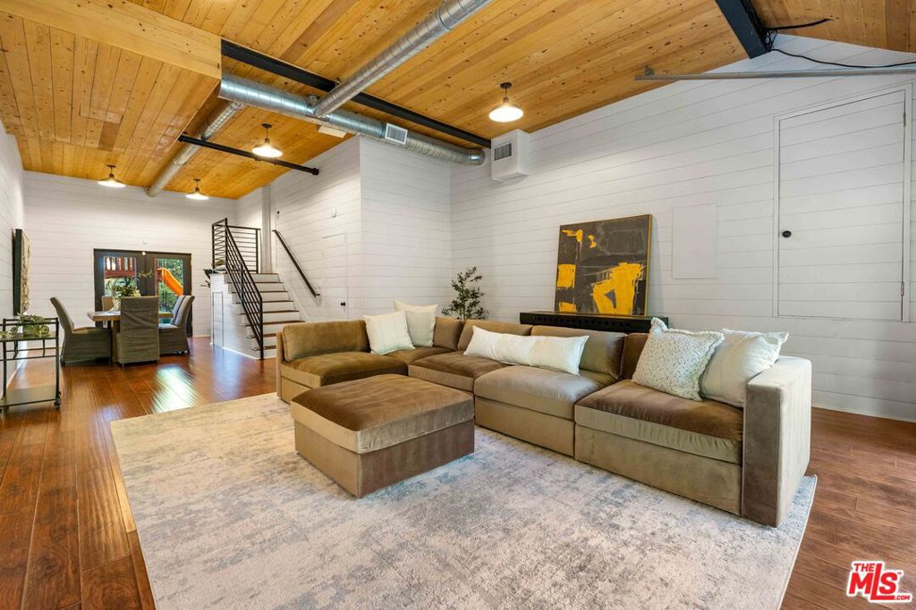 main property photo 50