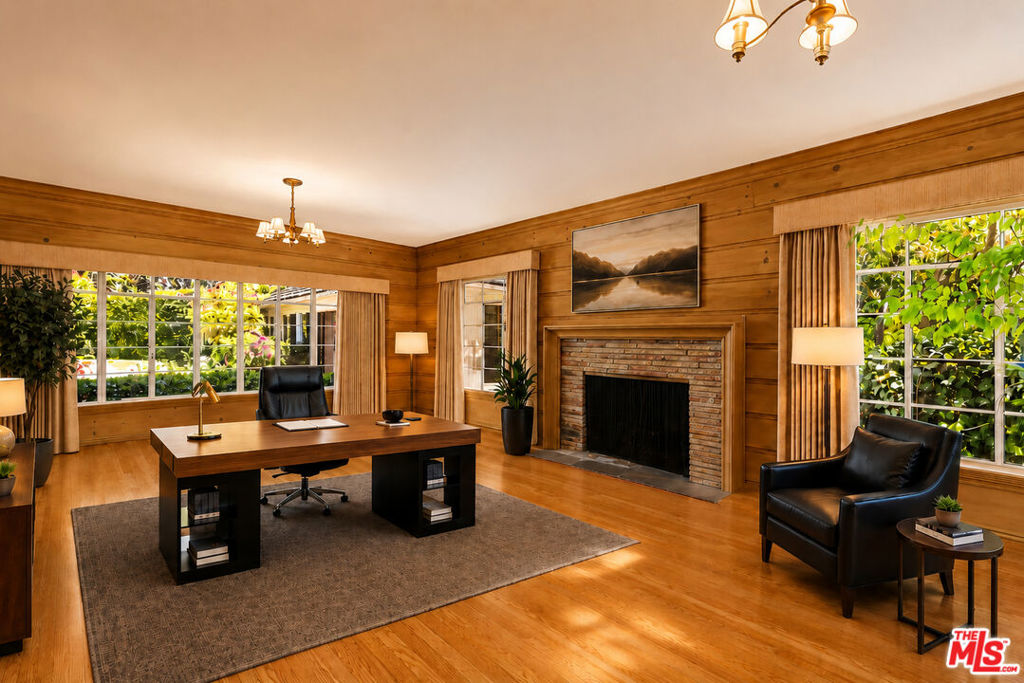 main property photo 28