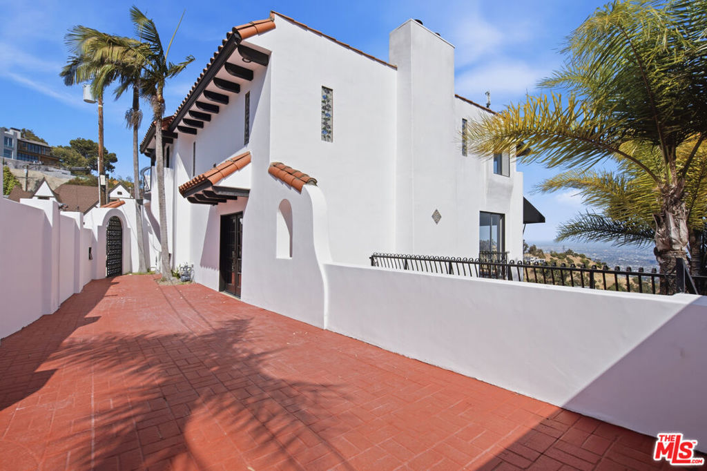 main property photo 8