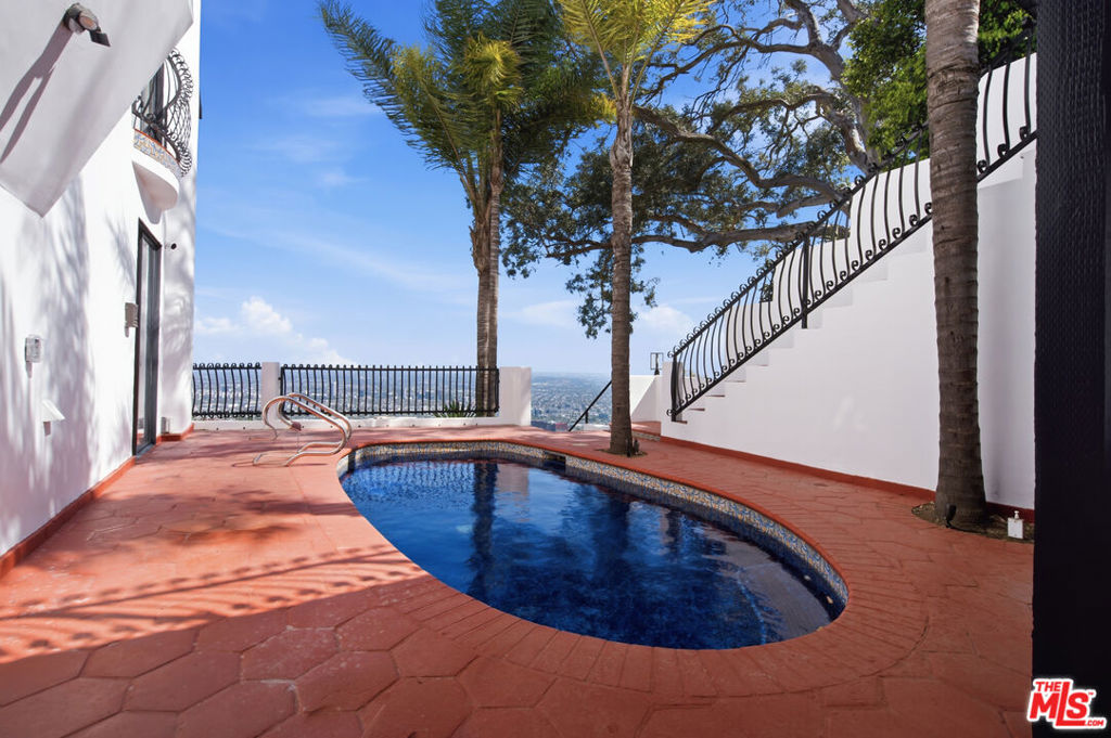 main property photo 9