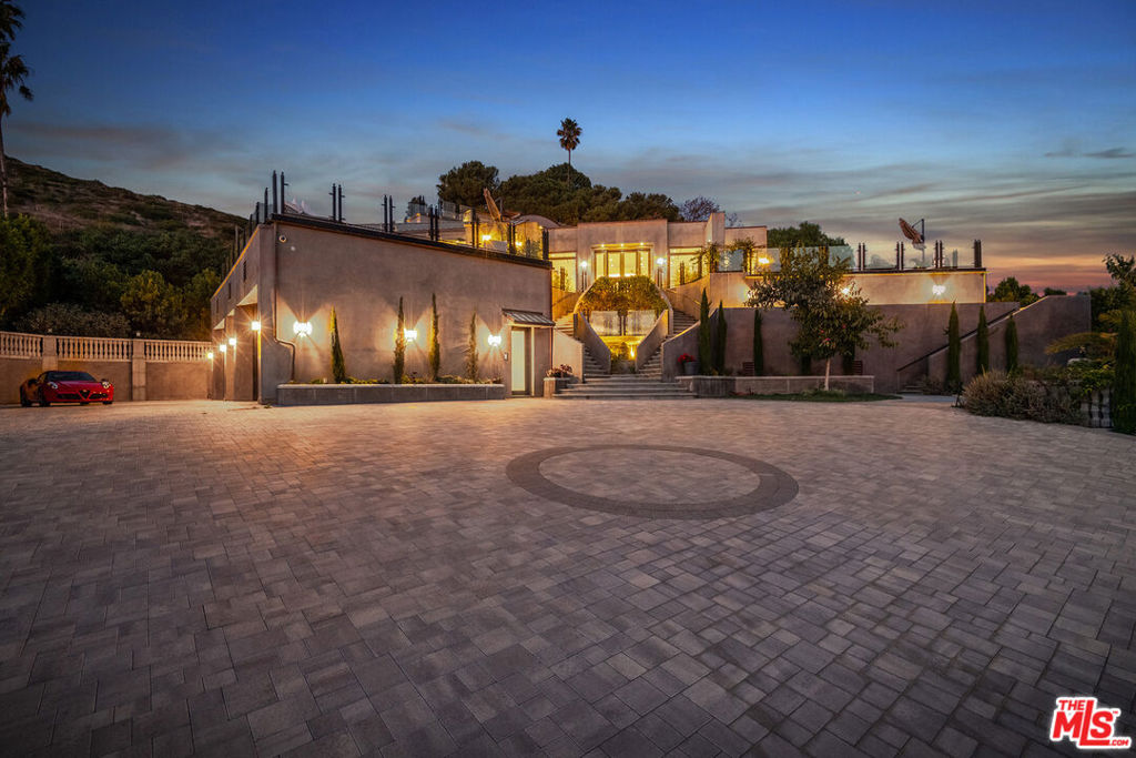 main property photo 41