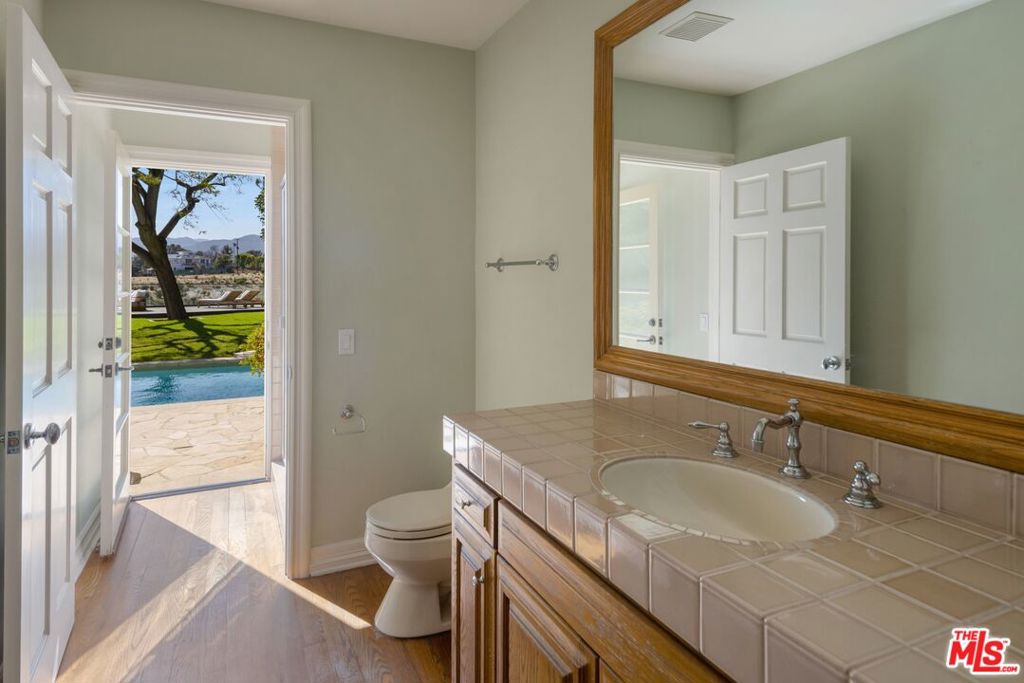 main property photo 23