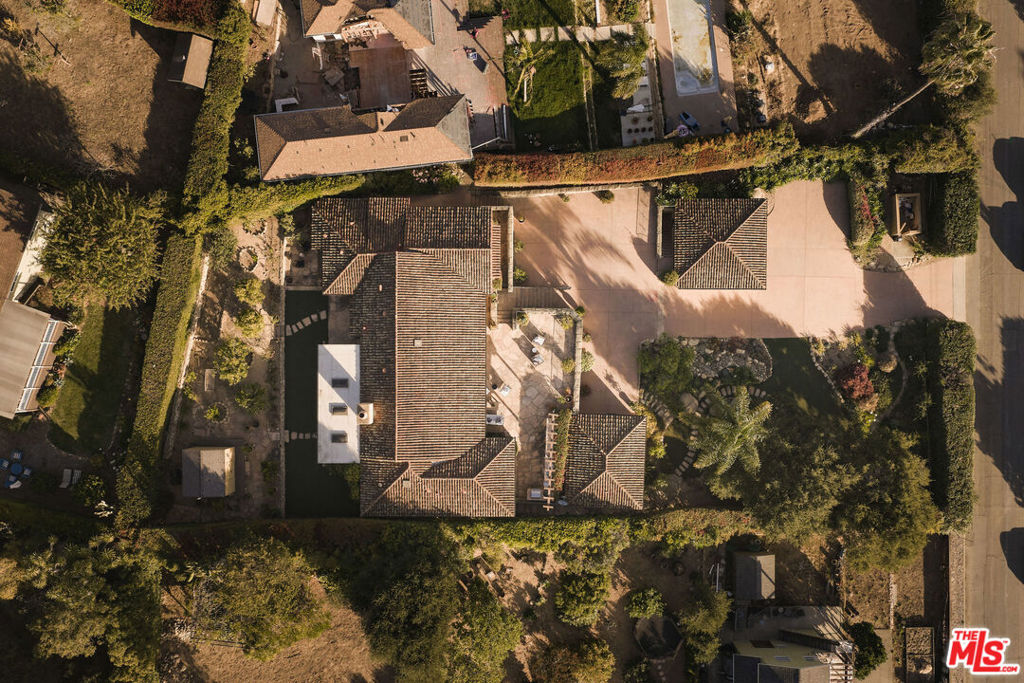 main property photo 41
