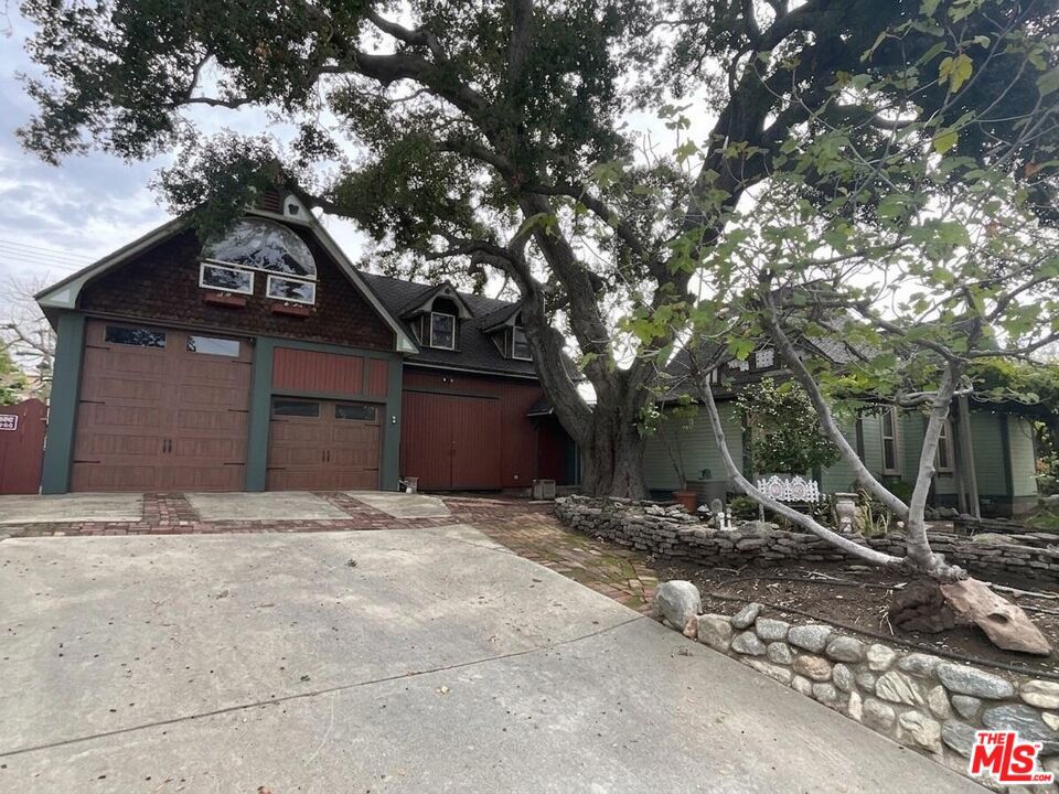 main property photo 5