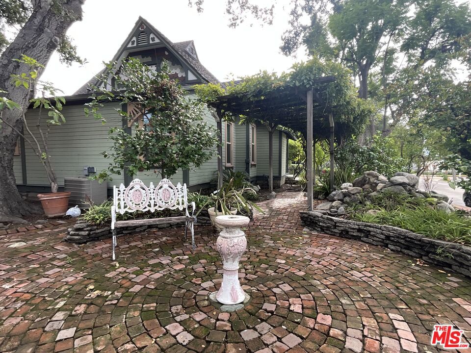 main property photo 8