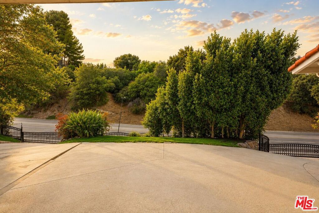 main property photo 30