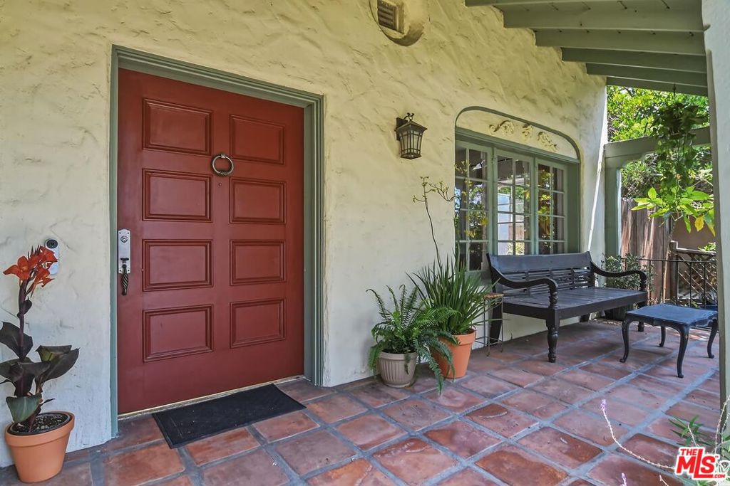 main property photo 5