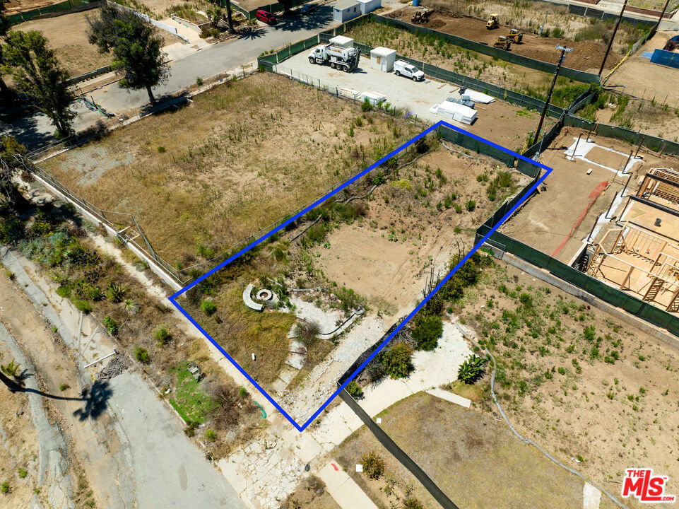 main property photo 13