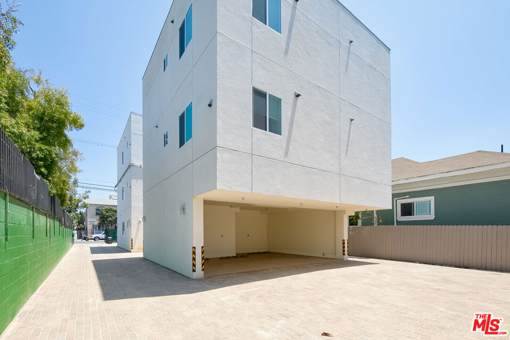main property photo 11