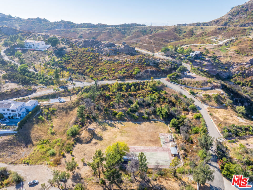 main property photo 25