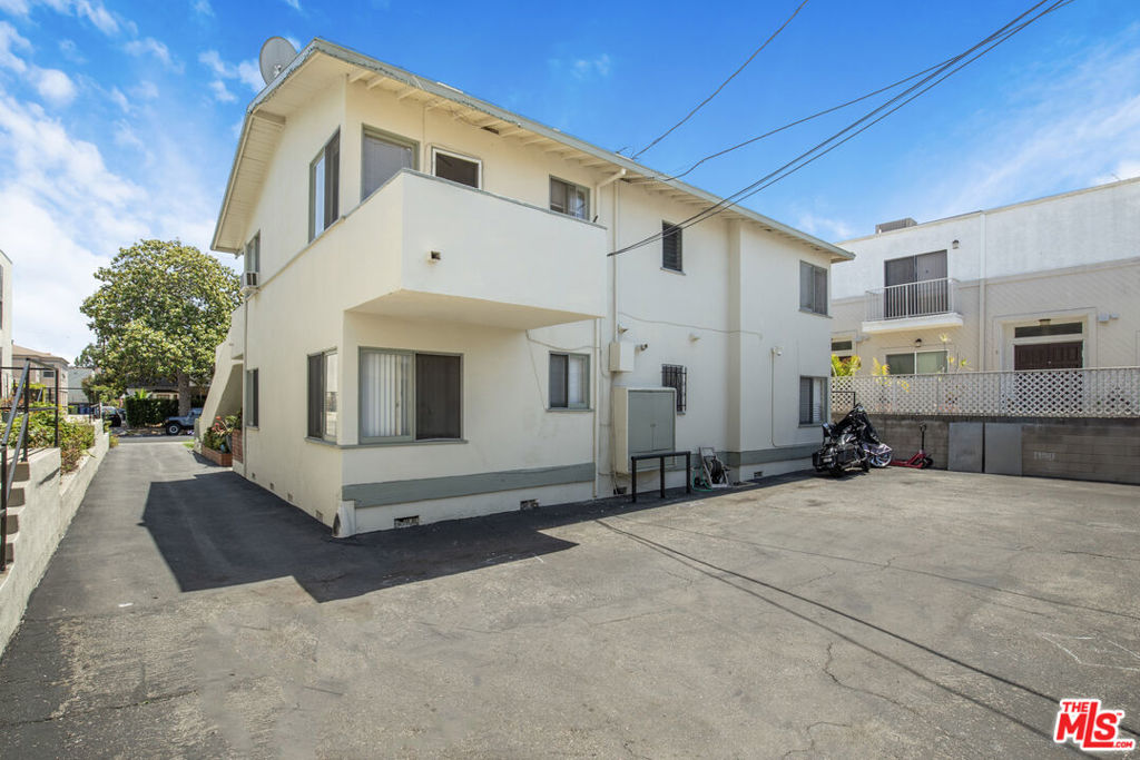 main property photo 9