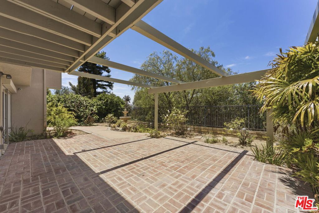 main property photo 29