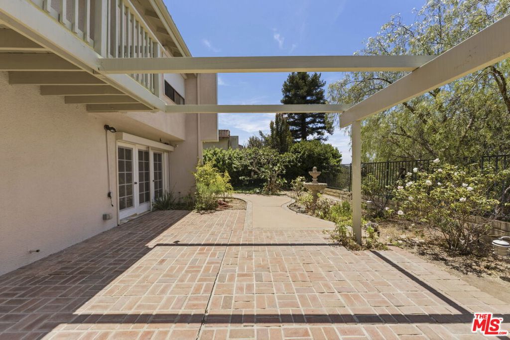 main property photo 32