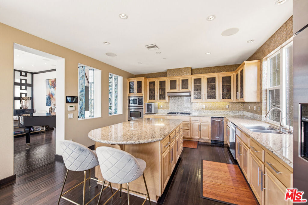 main property photo 16