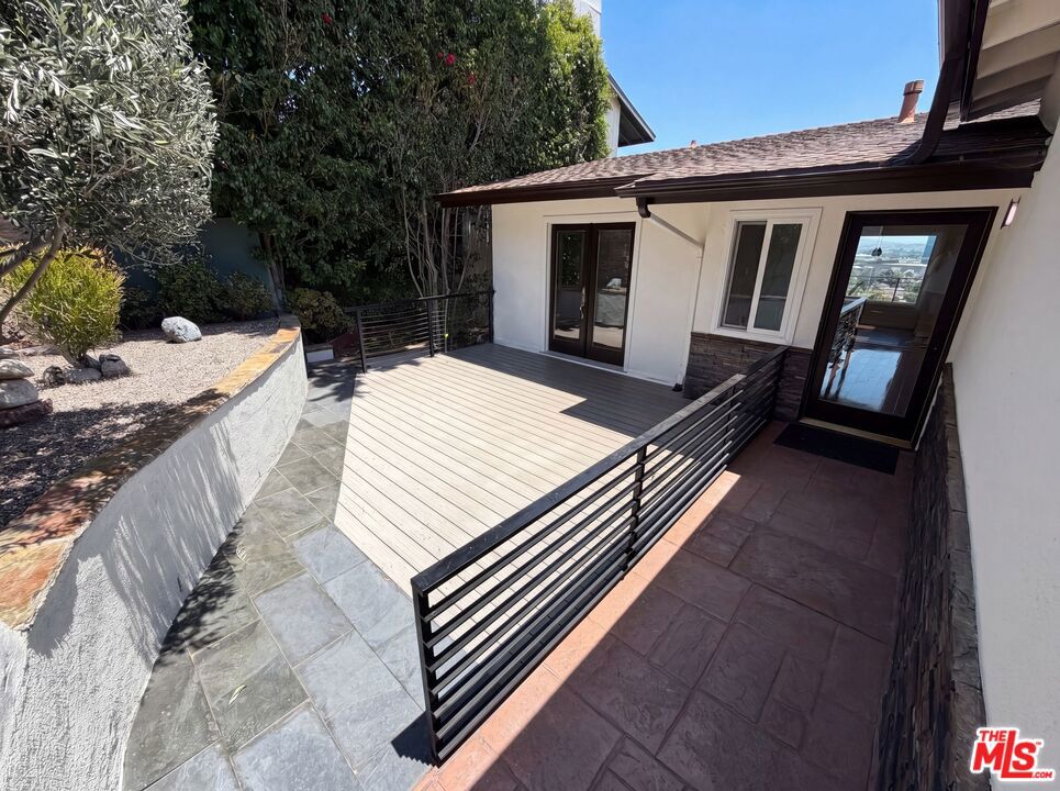 main property photo 28