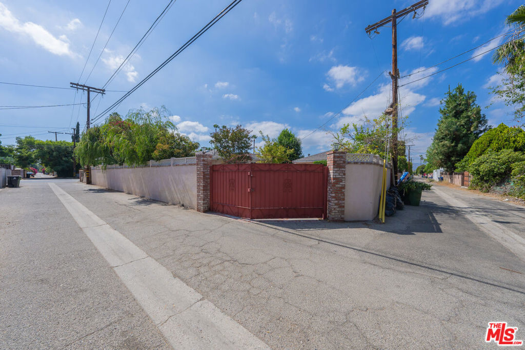 main property photo 25
