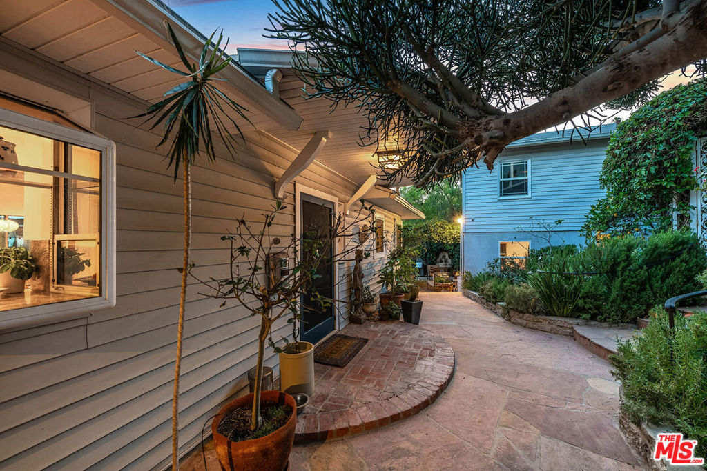 main property photo 40