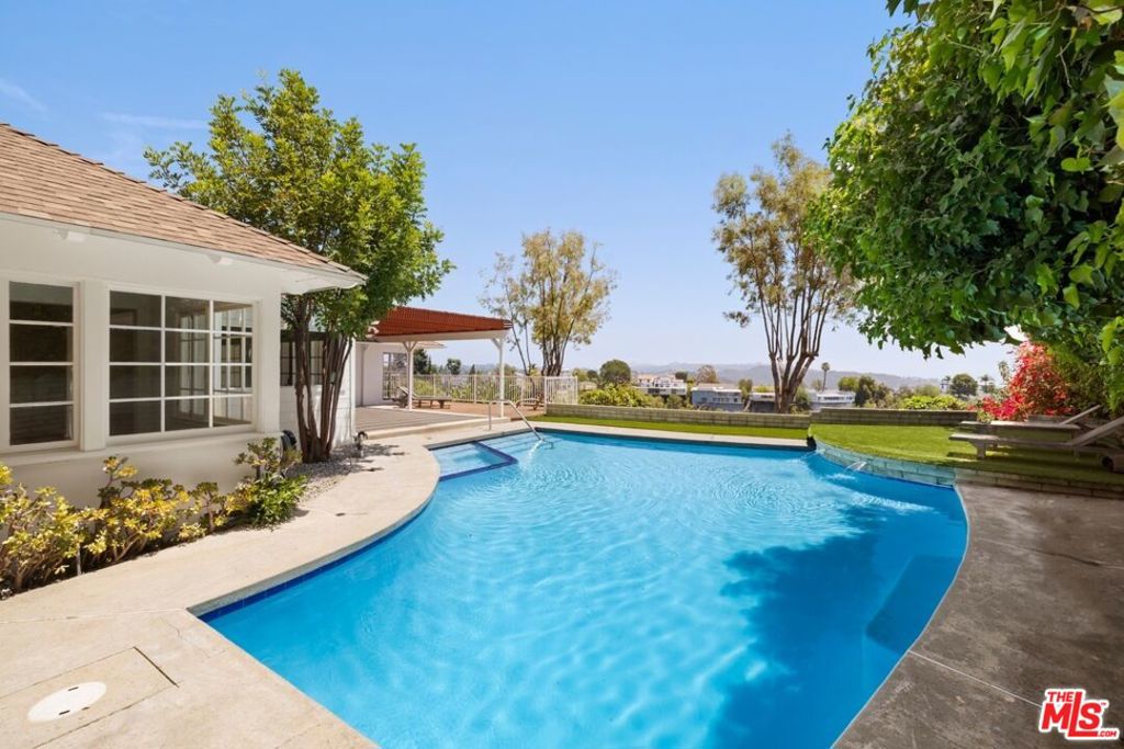 main property photo 14