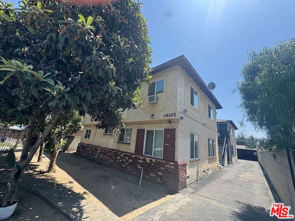 main property photo 15