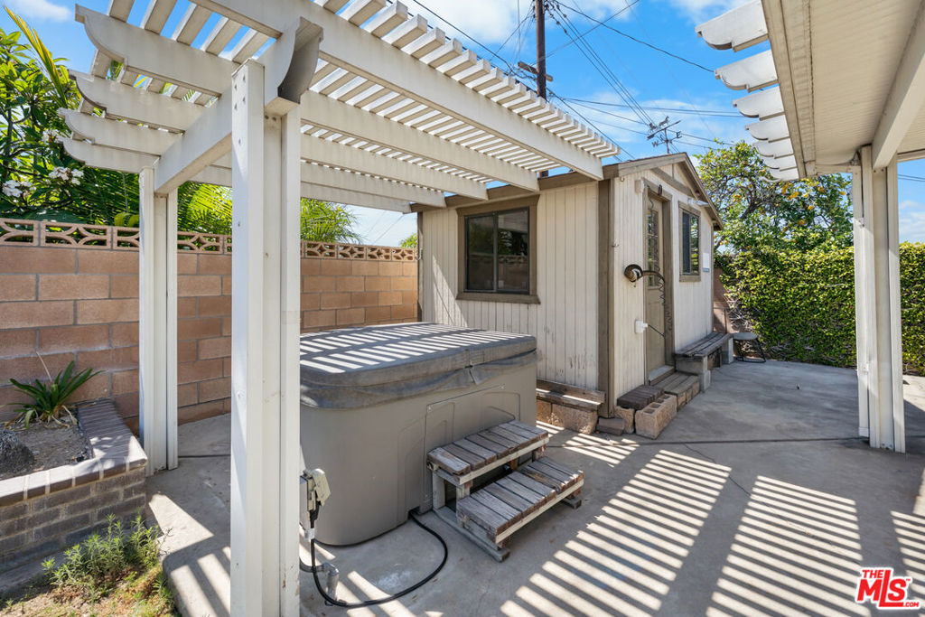 main property photo 39