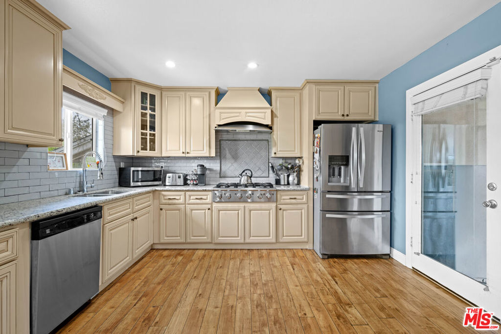 main property photo 7