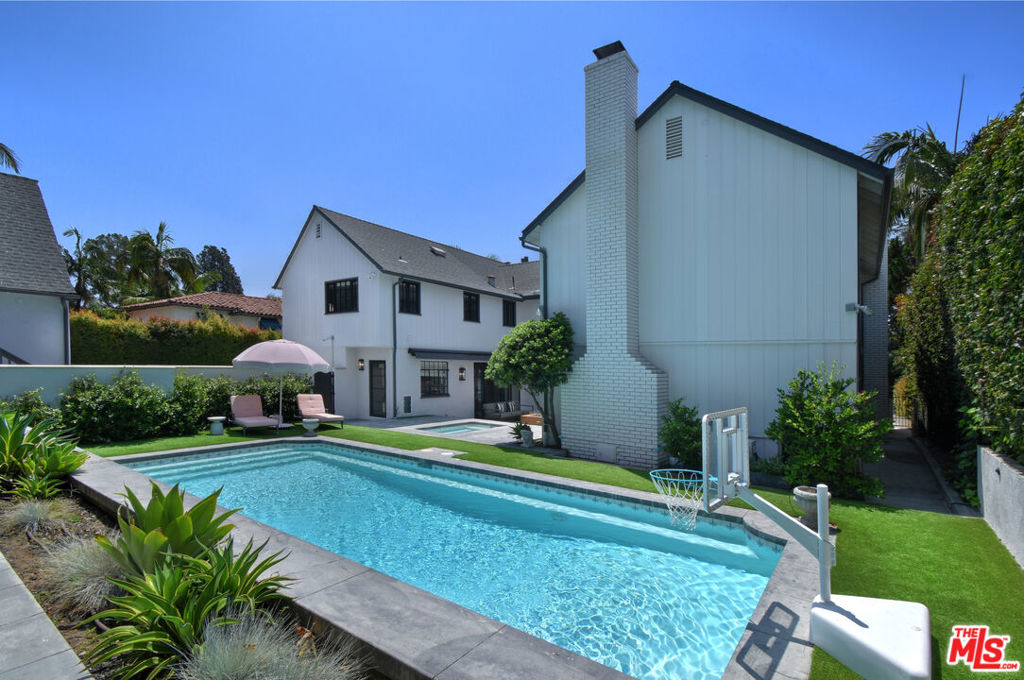 main property photo 19