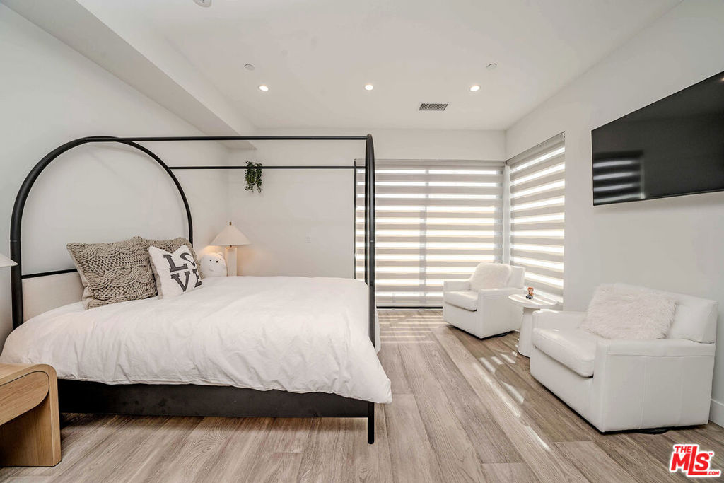 main property photo 66