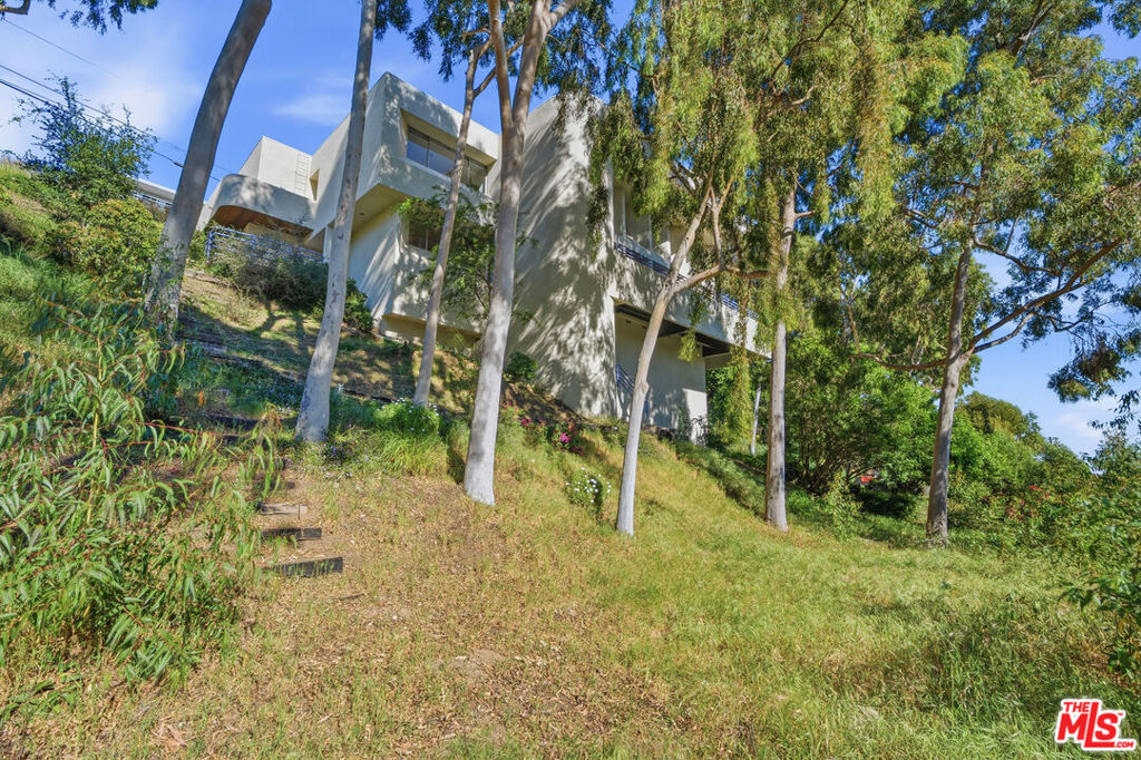 main property photo 35