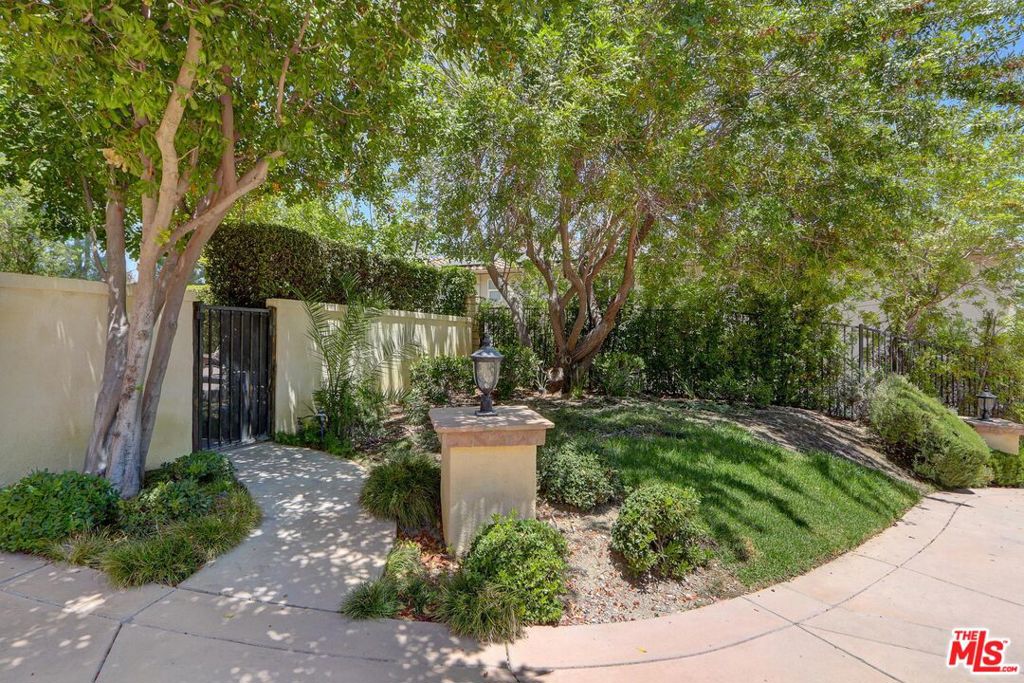 main property photo 28