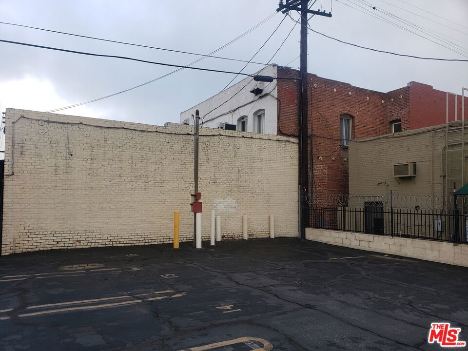 main property photo 31
