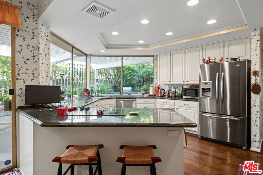 main property photo 16