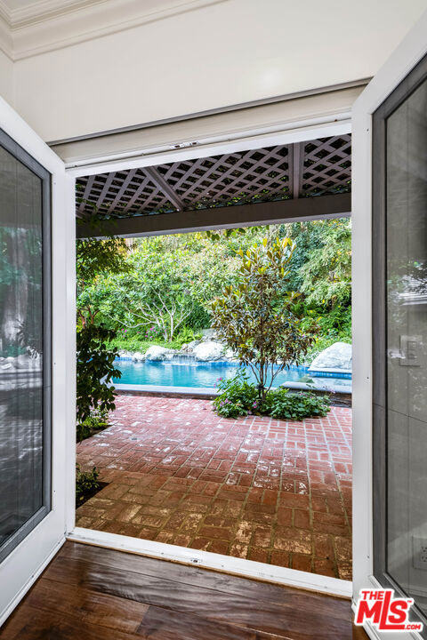 main property photo 28