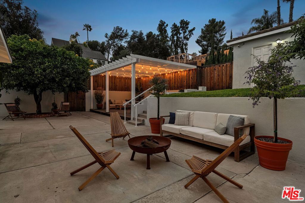 main property photo 40