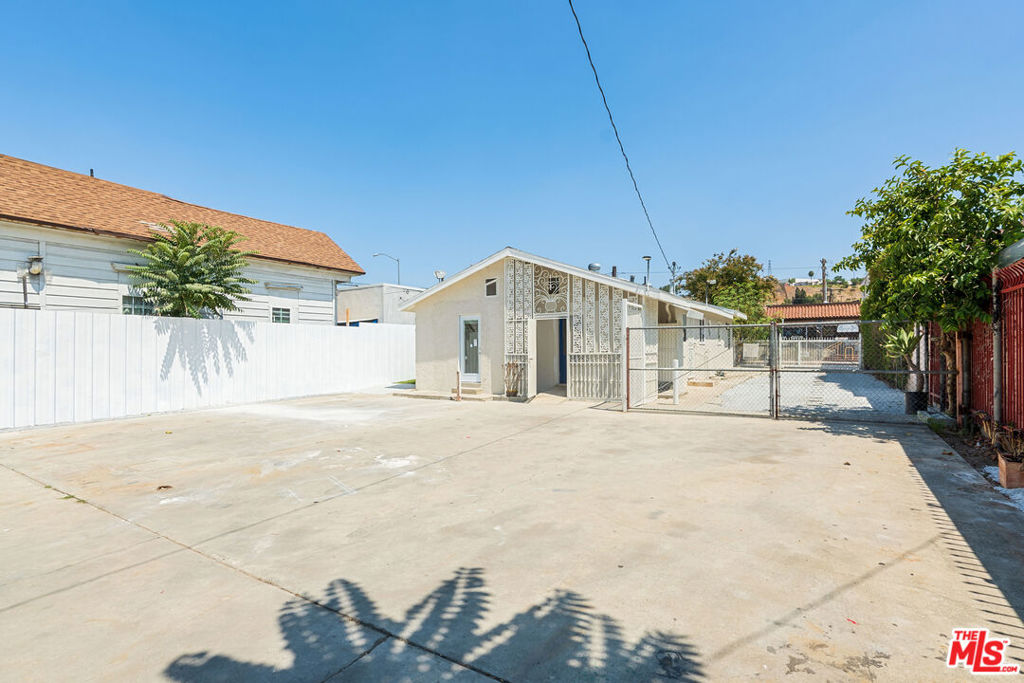 main property photo 23
