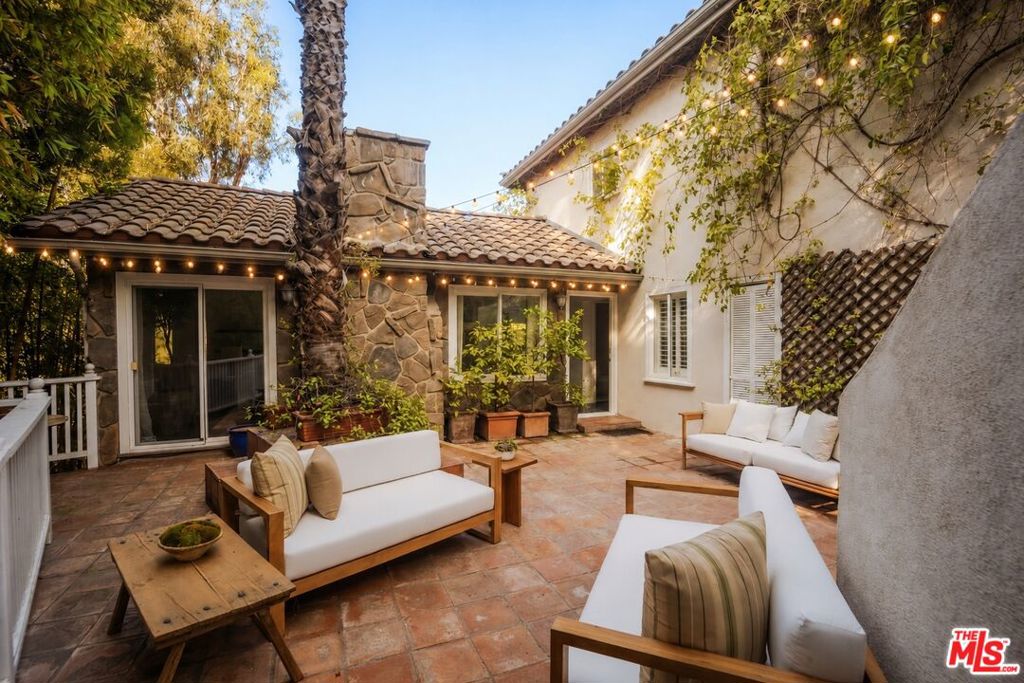 main property photo 11