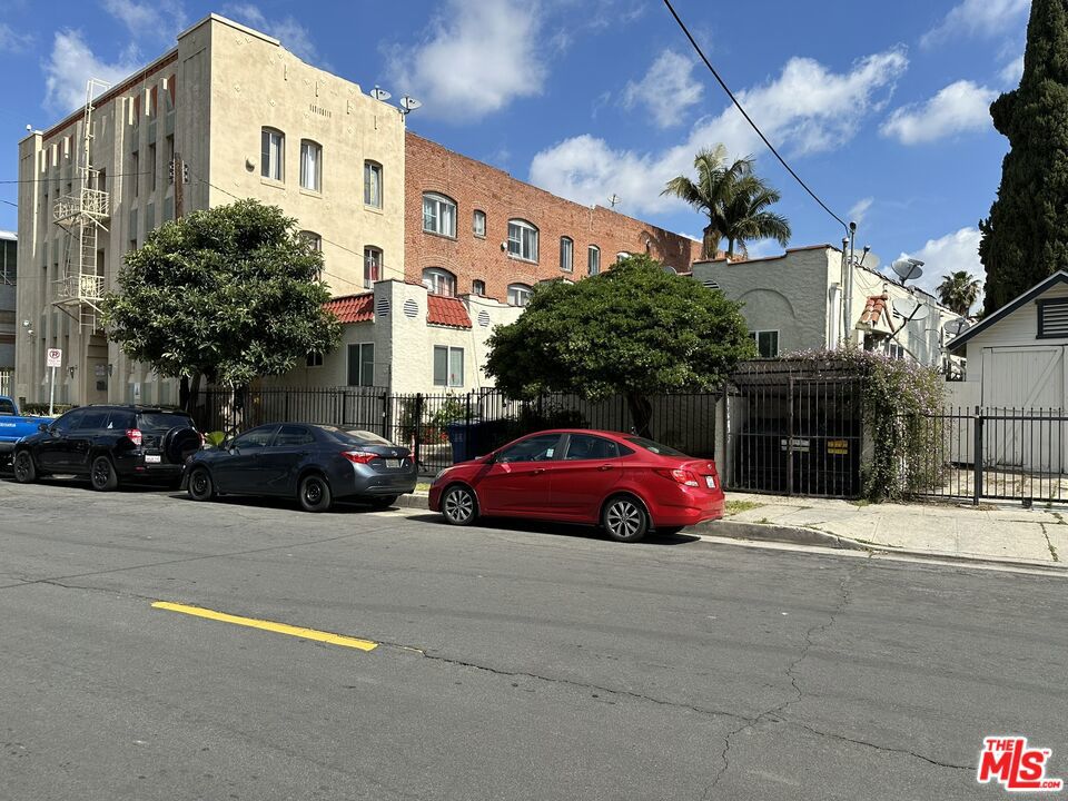 main property photo 6