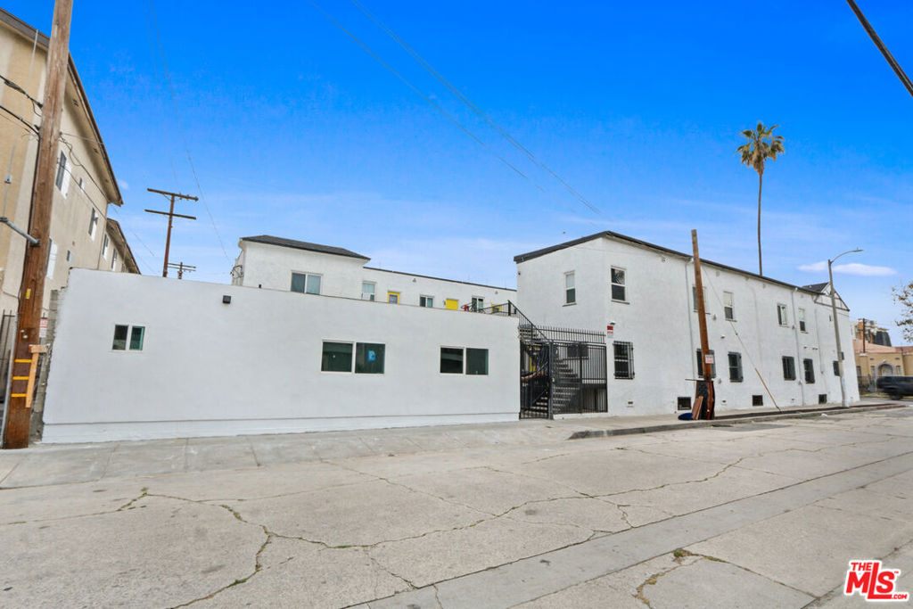 main property photo 6