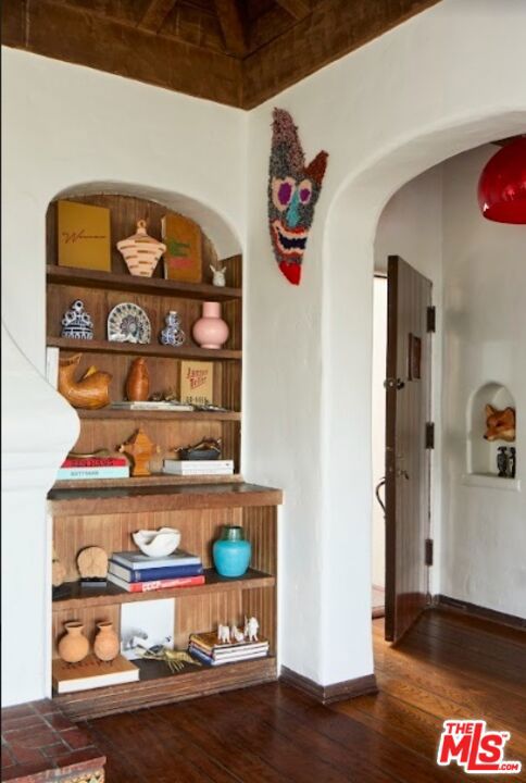 main property photo 7