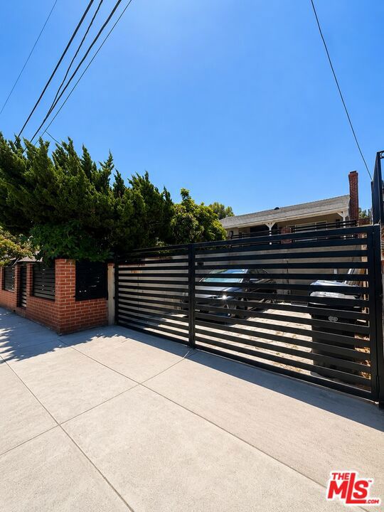 main property photo 11